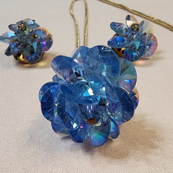 SKY BLUE RIVOLI EARRINGS and NECKLACE set - Picture 5 of 10